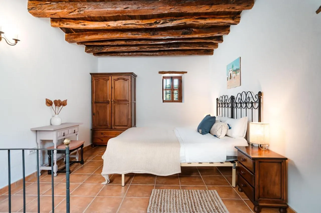 7 Bedroom Villa With Pool - 5Mins Walk To Cala Llonga Beach - Can Ramon